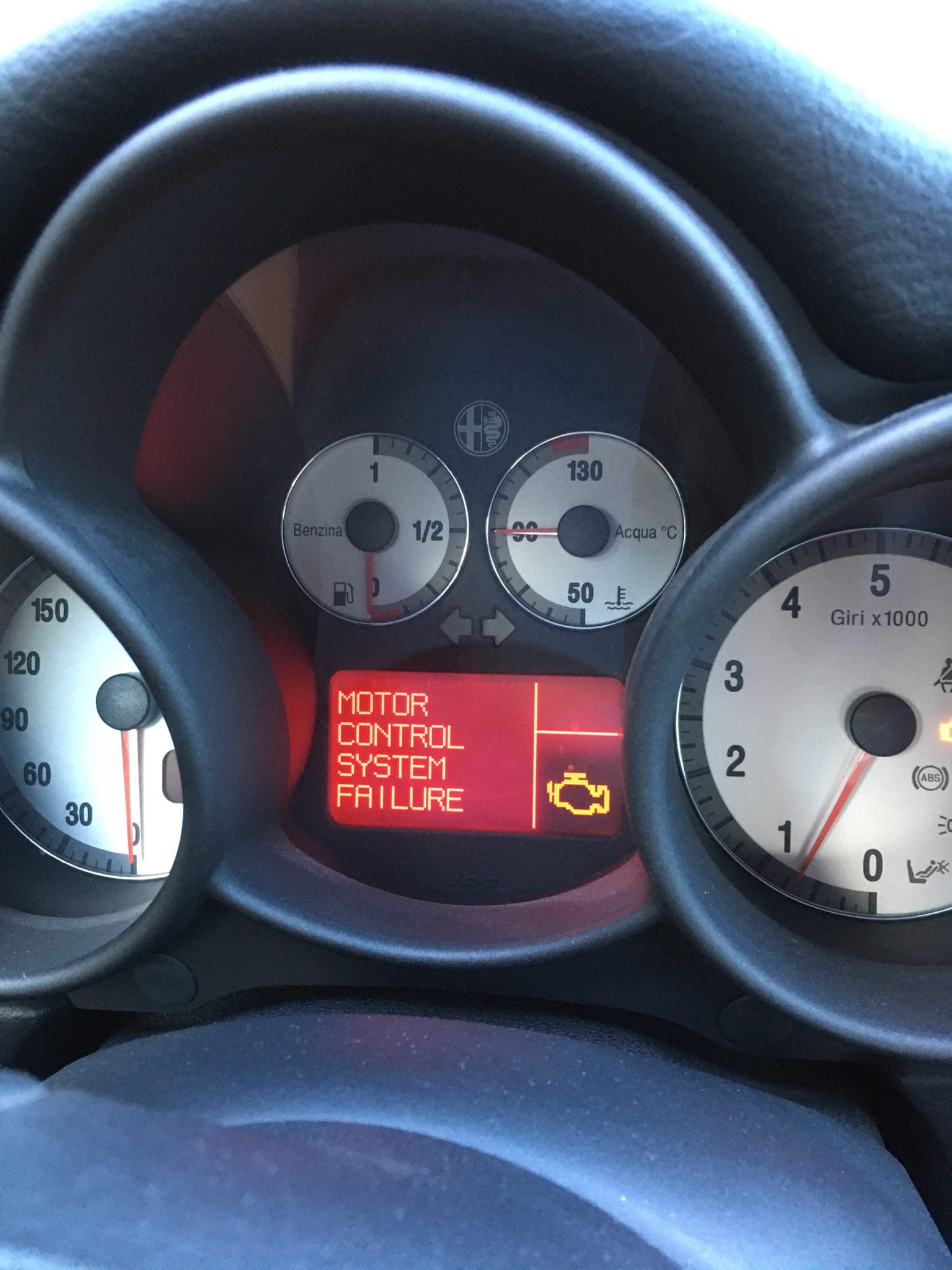 アルファGT エンジン警告灯点灯のワケ（MOTOR CONTROL SYSTEM FAILURE）